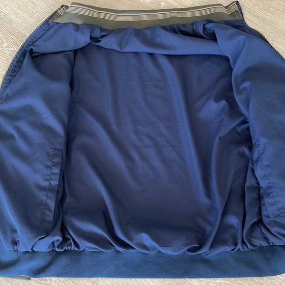 Army Green Bomber Jacket, Men’s size Small! Like New - Picture 4 of 10